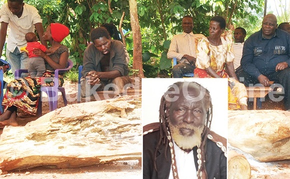 Abantu nga bakumye olumbe mu maka ga Bujagali e Jinja. Abantu nga bakumye olumbe mu maka ga Bujagali e Jinja.