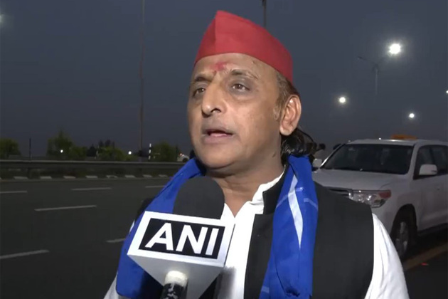 "He is a fake saint, remember Ramayana": Akhilesh Yadav to people of Bengal a day after Yogi Adityanath attacked TMC