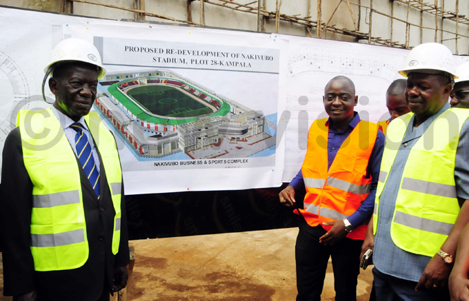eveloper amis iggundu  shows sekandi and akkabulindi the stadiums architectural plan hoto by ddie sejjoba