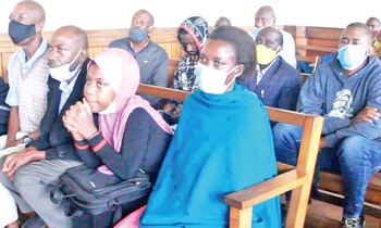 Abaana b’omugenzi Ssentamu mu kkooti e Mbarara. Abaana b’omugenzi Ssentamu mu kkooti e Mbarara.