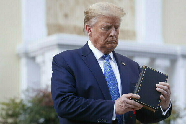 White House allows workers to display Bibles