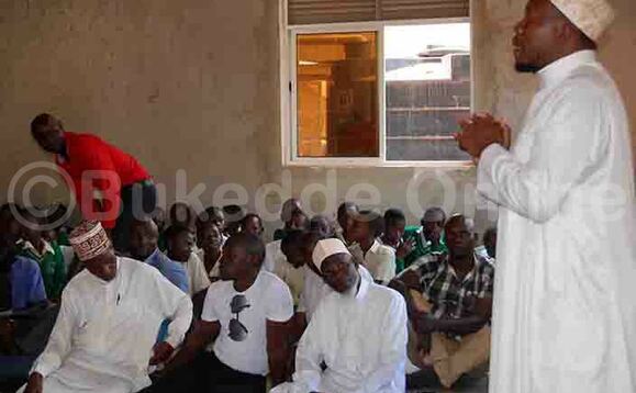 Yahaya Kyabangi nnannyini ssomero lya Ggangu ng'ayogera eri abayizi Yahaya Kyabangi nnannyini ssomero lya Ggangu ng'ayogera eri abayizi