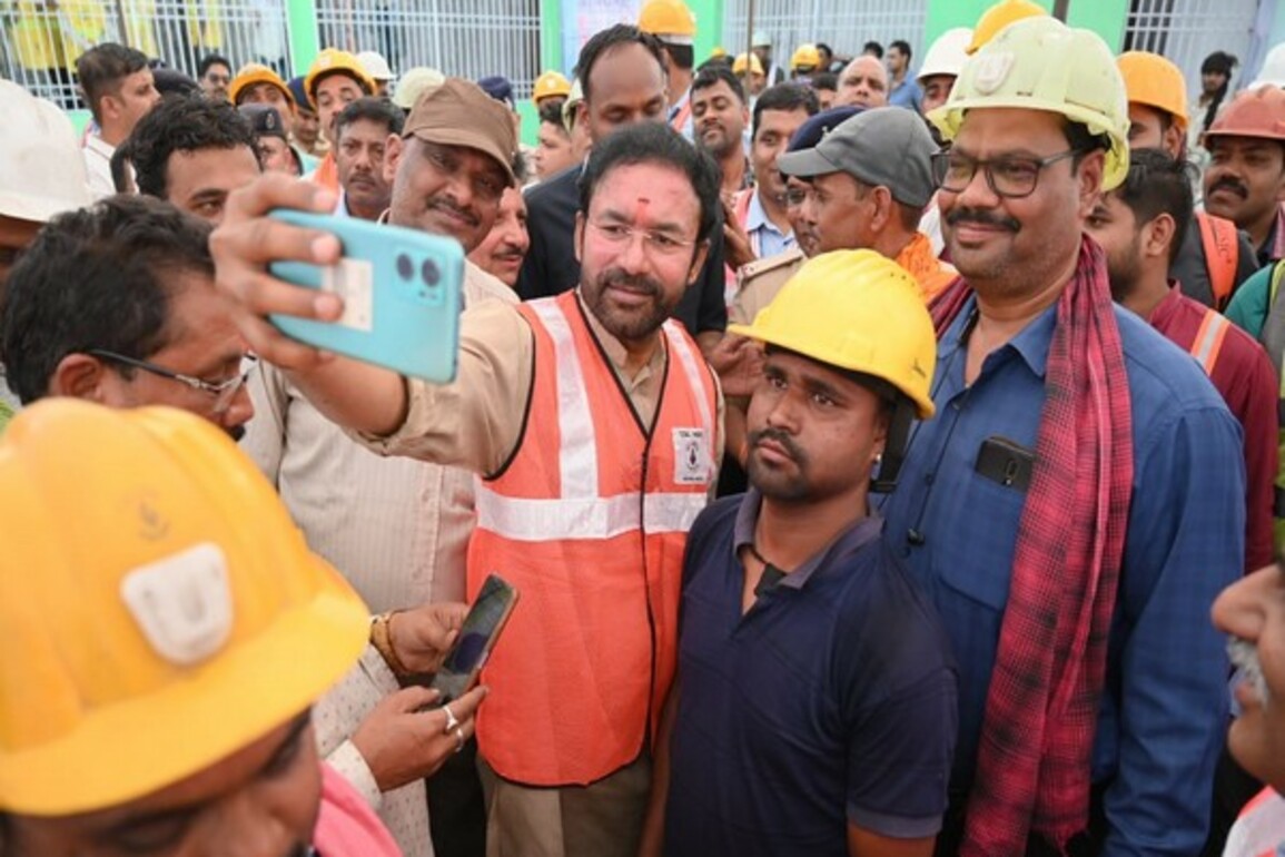 Chhattisgarh: Coal Minister Kishan Reddy takes stock of mining operations at Gevra, world's 2nd largest coal mine