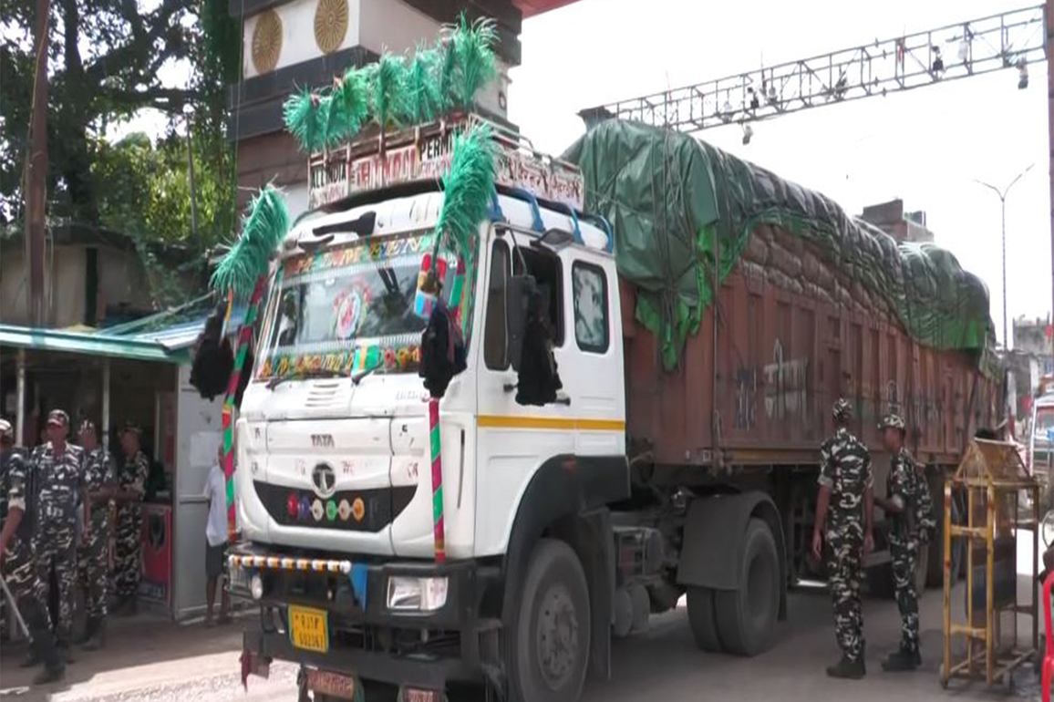 UP: Sonauli border reopens after four-day closure amid Nepal unrest; trucks with essentials allowed