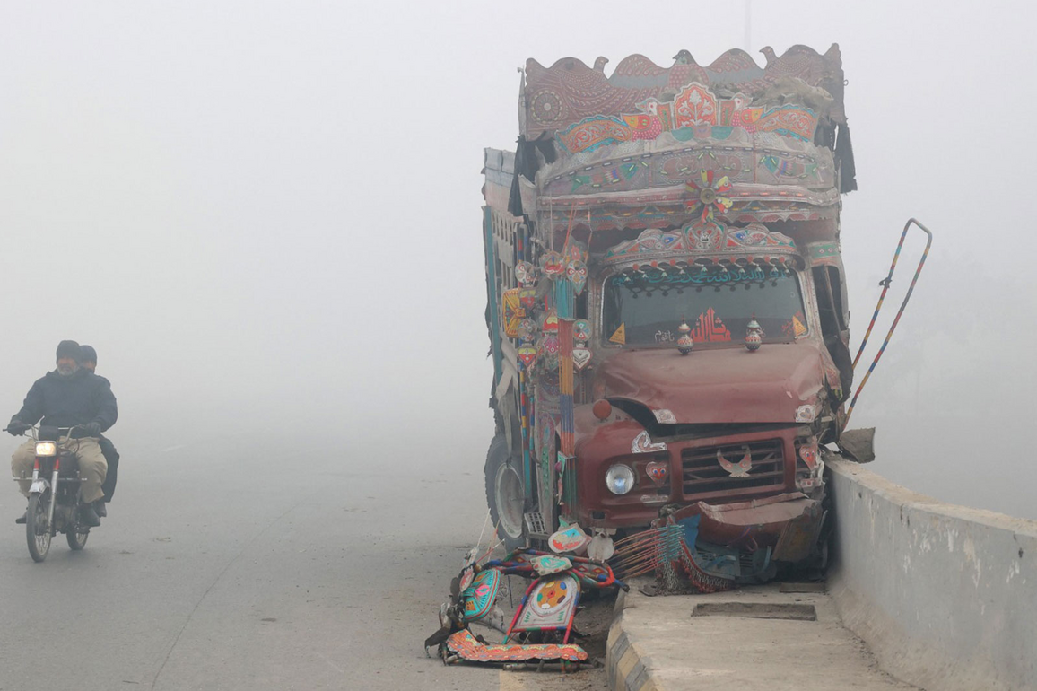 Pakistan: Karachi sinks into chaos as broken roads expose governance failure