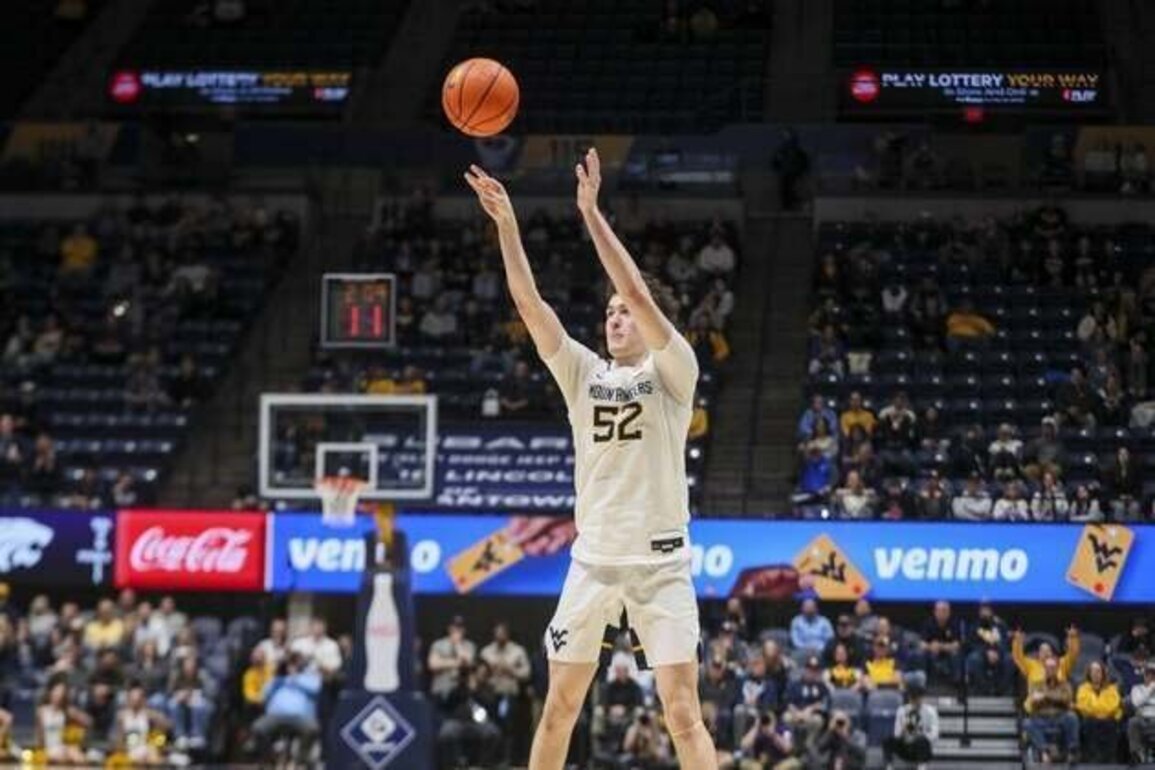 Treysen Eaglestaff, West Virginia take aim at sinking Baylor