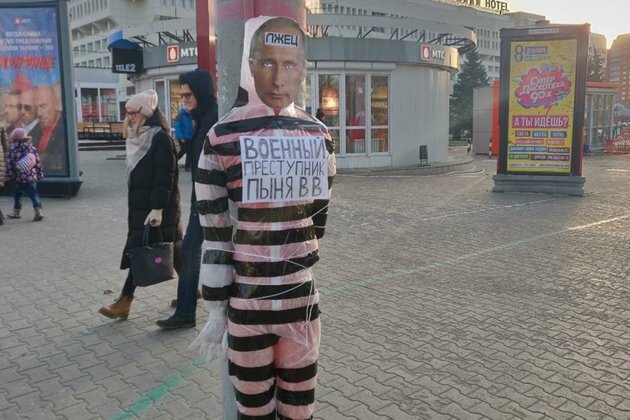 Prosecutor Seeks Prison Terms For Defendants In Putin Effigy Case
