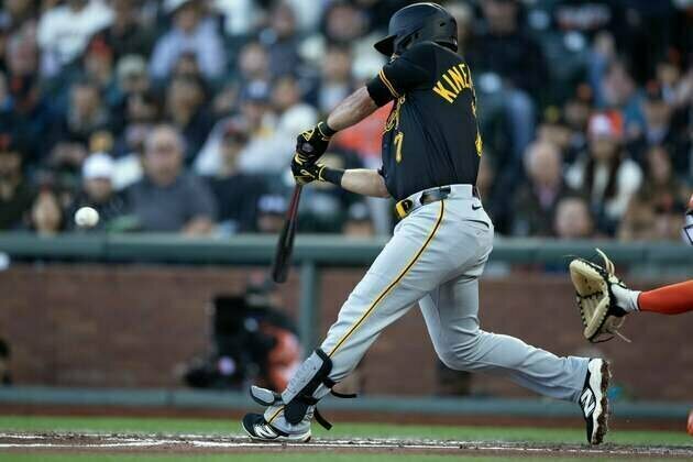 Andrew McCutchen's late homer helps Pirates edge Giants