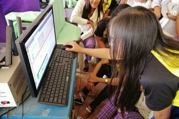 DOST brings STARBOOKS to remote brgy in Canlaon