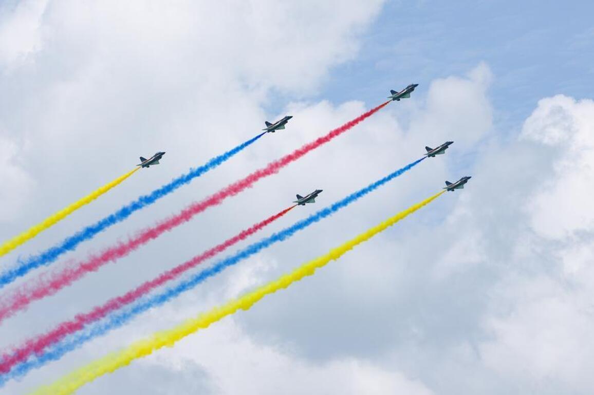 Asia Album: Performance of China's aerobatic team at Singapore Airshow