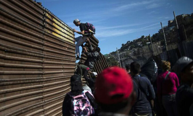Road accident in Mexico leaves 25 migrants dead Road accident in Mexico leaves 25 migrants dead