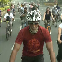 Milind Soman joins 'Fit India Sundays on Cycle' at Major Dhyan Chand National Stadium
