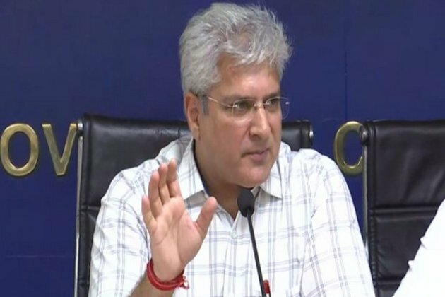 Delhi Government waives vehicle fitness fee for taxis