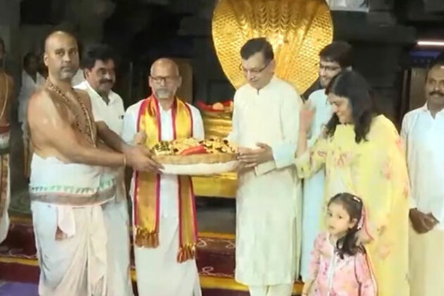 LSG owner Sanjiv Goenka offers prayers at Tirupati Tirumala