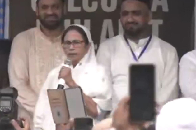 "Ready to sacrifice life for all religions," Mamata Banerjee attacks opposition after violence in Motibhari
