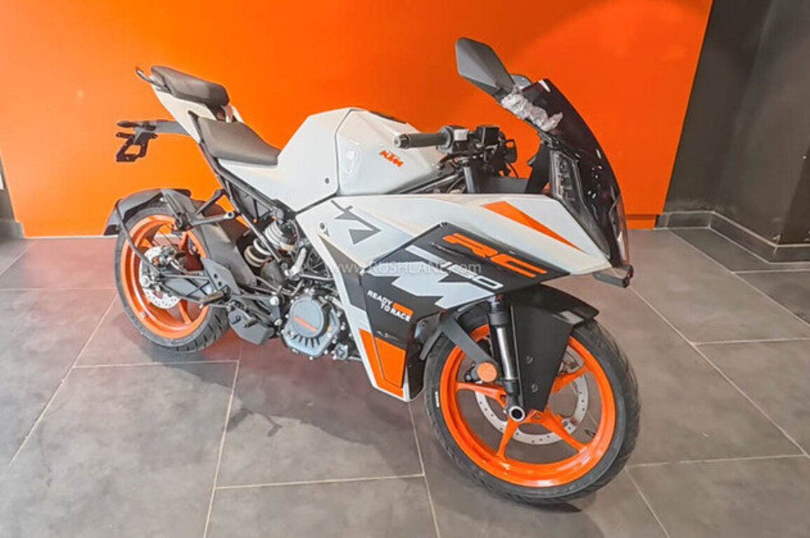 2026 KTM RC 160 New Colours Launched  Units Reach Showrooms