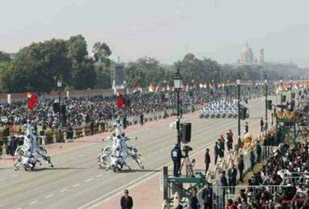 Indian Army's motorcycle team sets record (VIDEO)