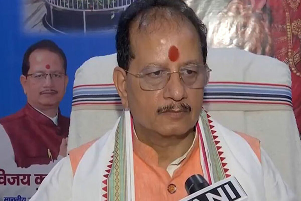 "Dramabaaz people": Bihar Dy CM slams Rahul Gandh, Tejashwi Yadav