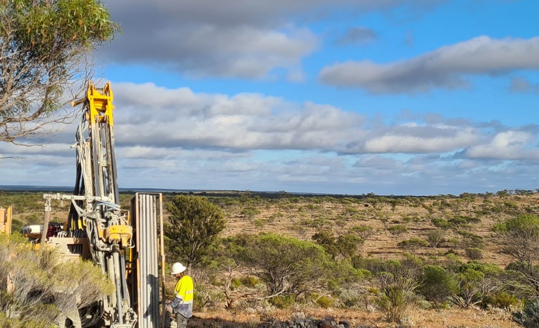 Everest lines up US military access