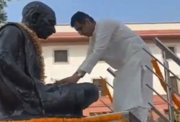 Chief Justice Chandrachud pays tributes to Gandhi, Shastri