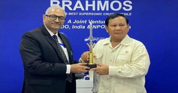 IndoDefence-22 in Jakarta: Indonesian Defence Minister visits BrahMos ...