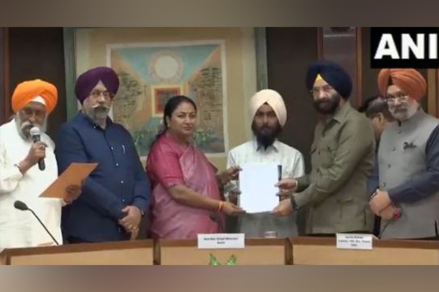 Delhi CM, Minister Sirsa hand over job letters to family members of 1984 anti-Sikh riot victims