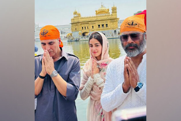 Kesari 2: Akshay Kumar, R. Madhavan, Ananya Panday offer prayers at Golden Temple