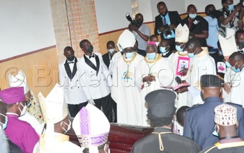 Omukolo gw'okuziika Ssaabasumba Lwanga mu bifaananyi