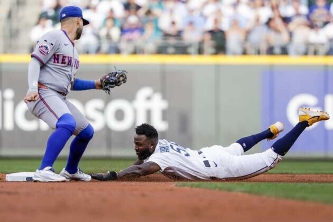 Cole Young's 10th-inning bloop hit leads Mariners past Mets