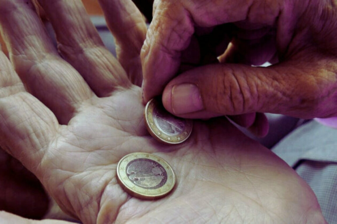 Bulgaria to Raise Minimum Pension to 322 Euros from July 1