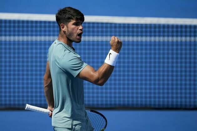 Carlos Alcaraz survives rough third set to reach Cincinnati Open semis