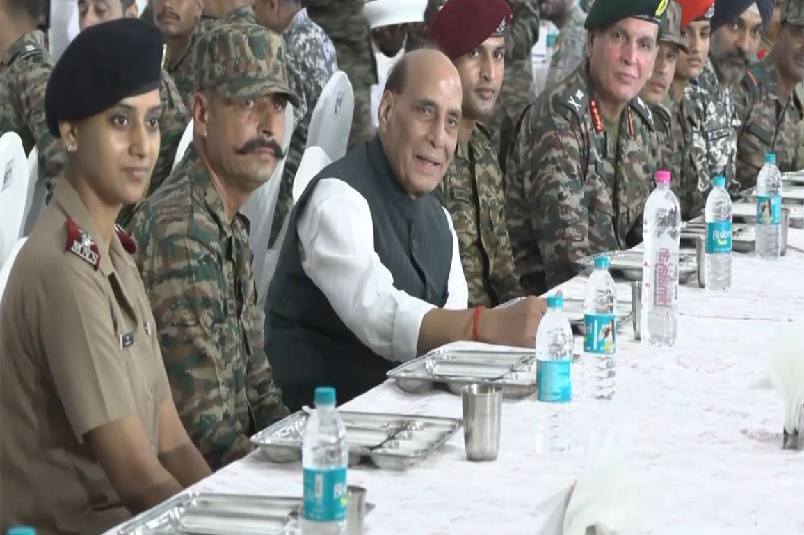Gujarat: Rajnath Singh attends 'Barakhana' with soldiers in Bhuj on the eve of Vijayadashami