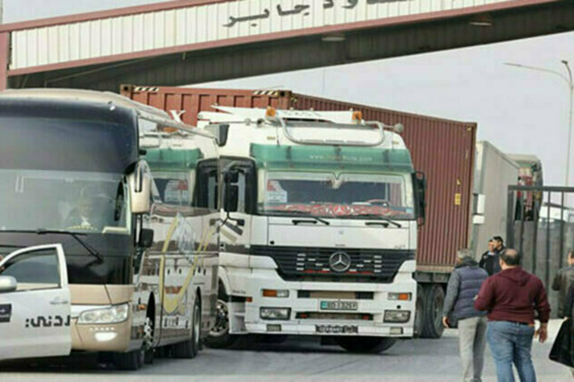 More than 31,000 trucks cross from Jordan into Syria 