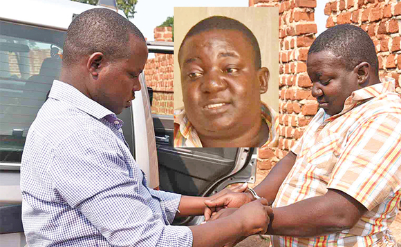Omuserikale ng’ateeka Magumba ku mpingu okumuzza ku CPS. Omuserikale ng’ateeka Magumba ku mpingu okumuzza ku CPS.
