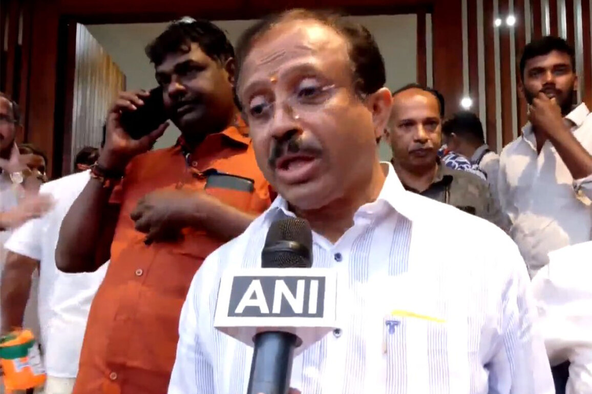 "Tantri being dragged to save real culprits": BJP's V Muraleedharan claims amid chaos over Sabarimala gold theft case