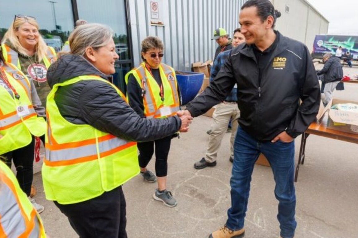 Kinew says Manitoba hotel owners should step up for wildfire evacuees