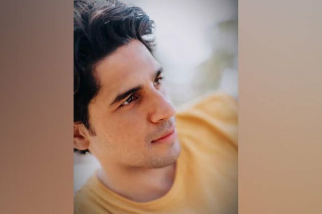 Siddharth Malhotra shares photo in clean shaven avatar