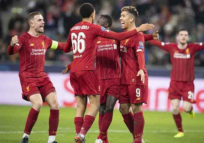  iverpools team celebrates scoring during the  hampions eague roup  football match between  alzburg and iverpool  on ecember 10 2019 in alzburg ustria  photo