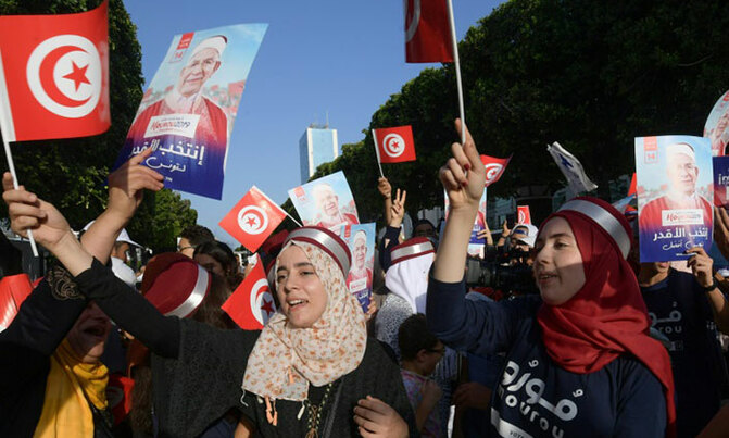 Outsider leads after divisive Tunisia presidential poll Outsider leads after divisive Tunisia presidential poll