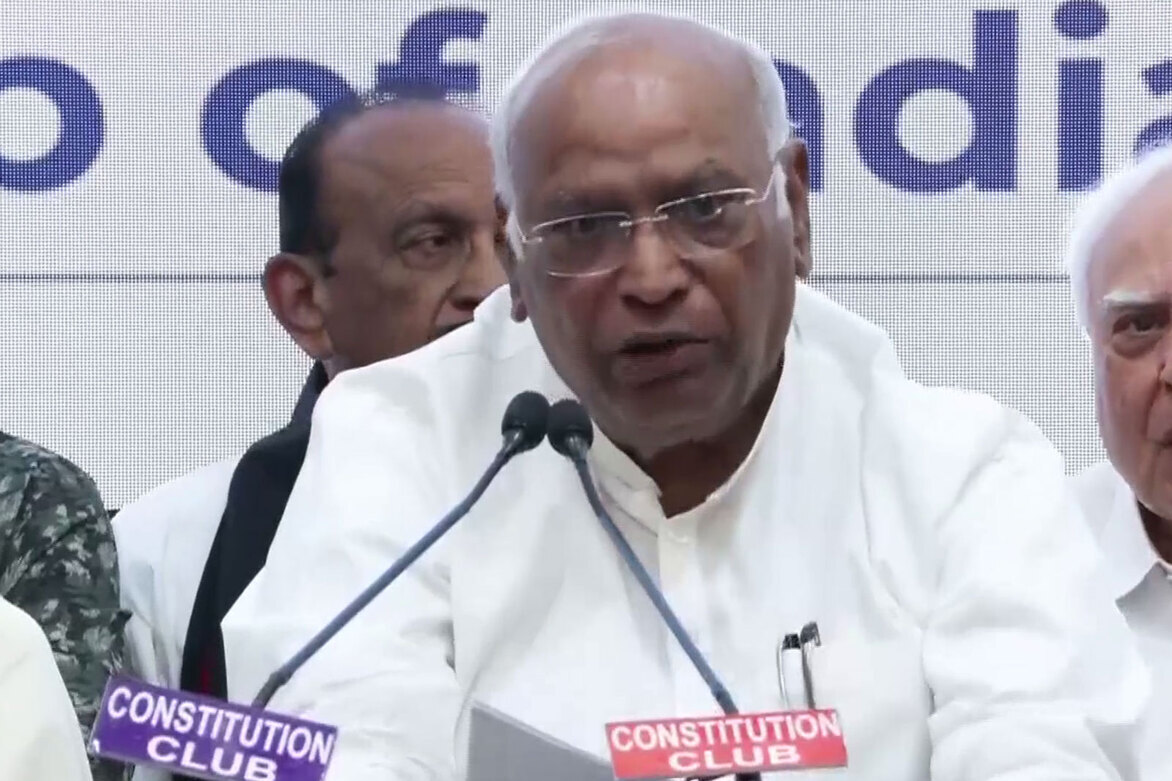 "Twisting, distorting history": Mallikarjun Kharge says BJP "inventing" category to prove who served longest as PM