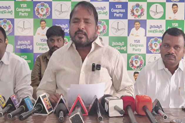 "Chandrababu's day isn't complete without mentioning YS Jagan": Former Minister Sake Sailajanath