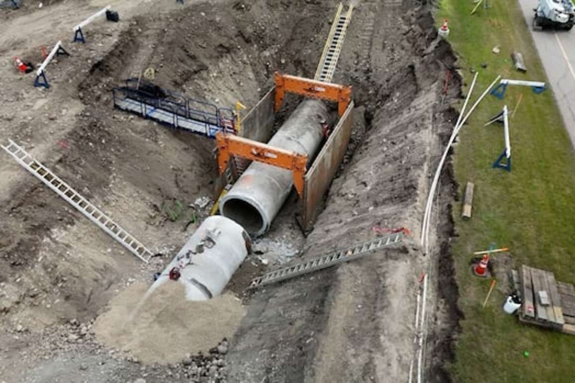 Review finds no evidence of 'unprofessional conduct' in Calgary water main break