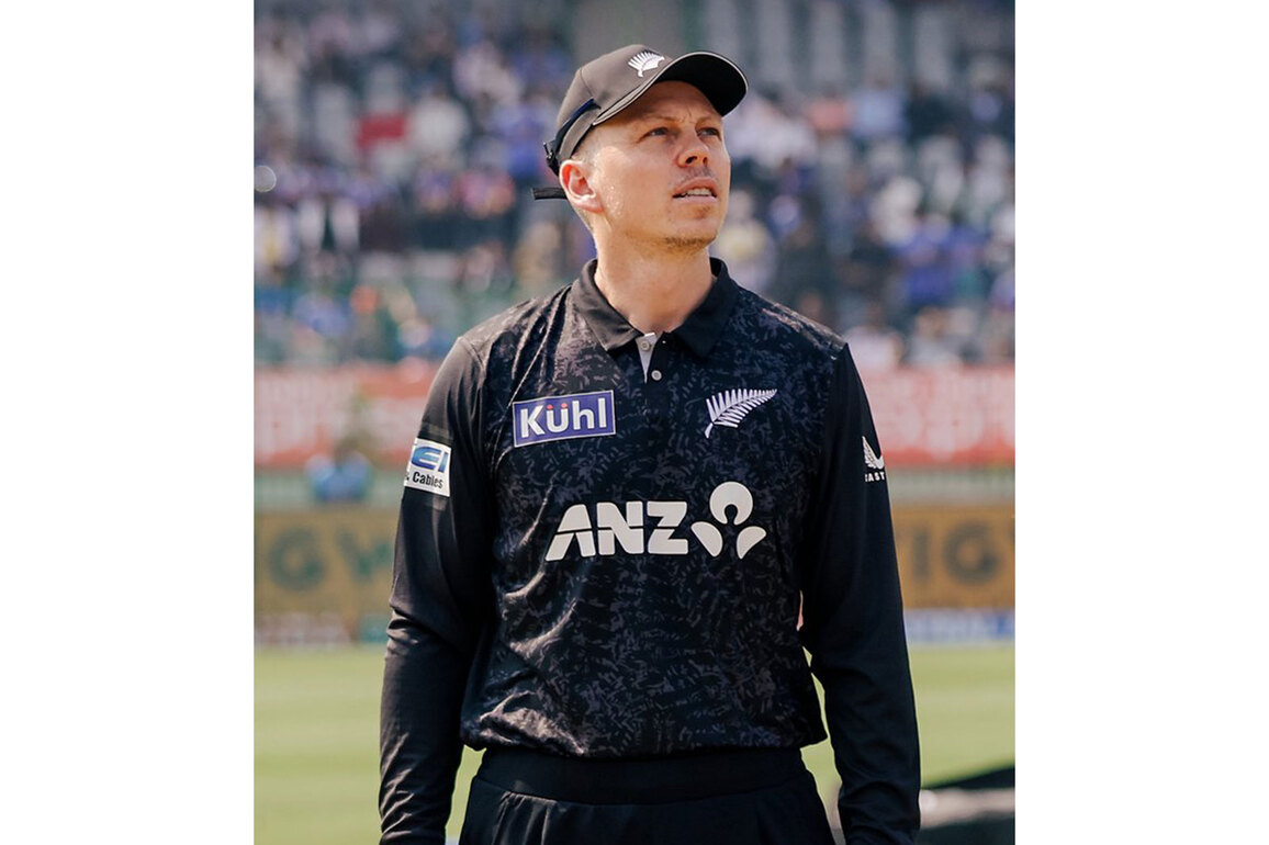 3rd ODI: Michael Bracewell left field after sustaining calf injury