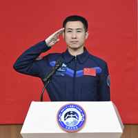 GLOBALink | China unveils Shenzhou-21 crew for space station mission