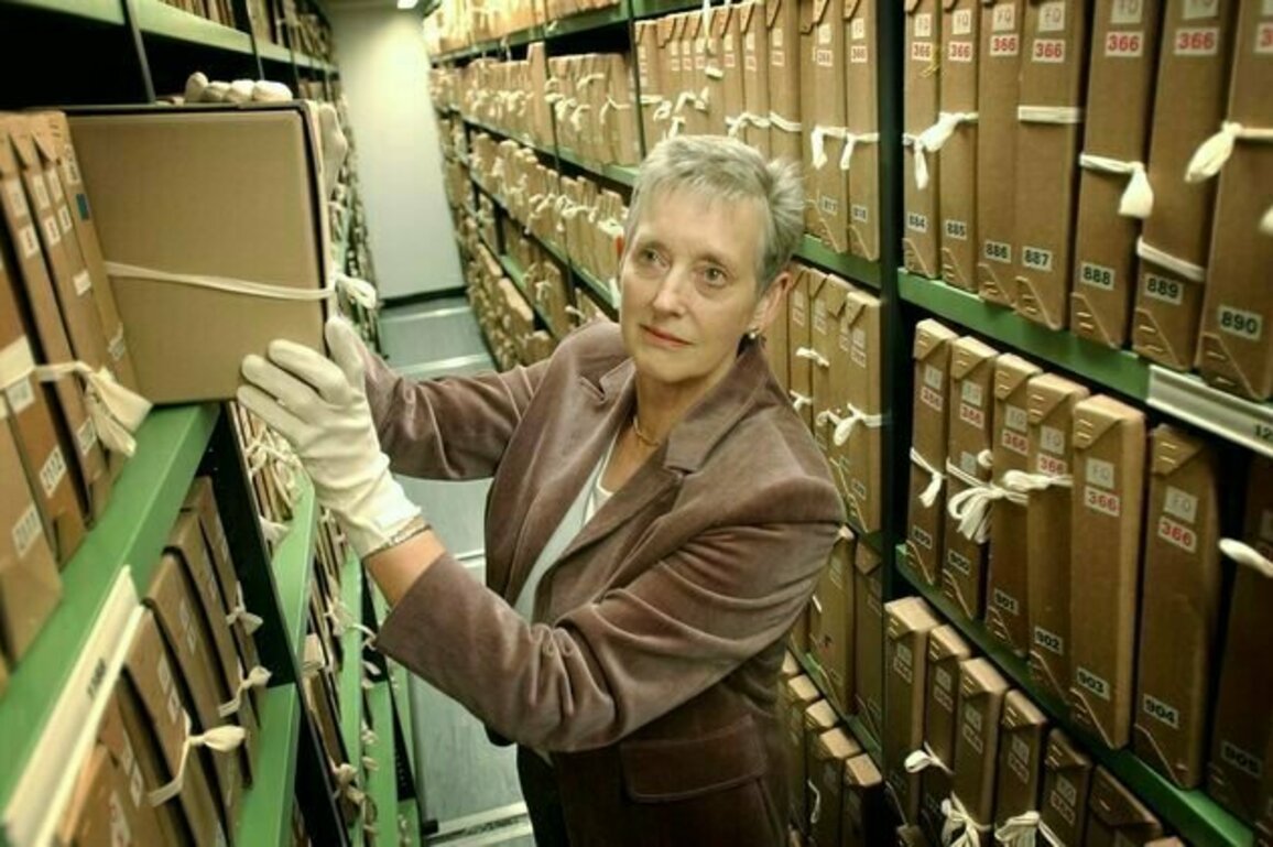 Spy novelist Stella Rimington, the first female head of MI5, was a 'true trailblazer'