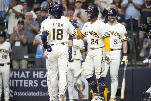 MLB roundup: Brewers match club record with 22 runs, blank Mariners