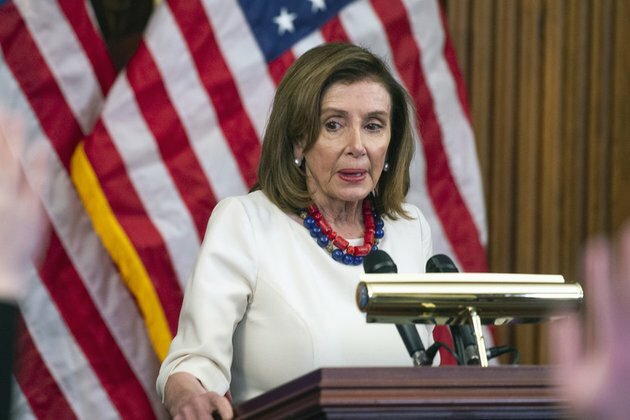 Pelosi makes about-face on insider trading in Congress