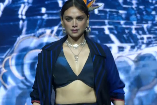Aditi Rao Hydari looks elegant in Satya Paul's design at Lakme Fashion Week 2026