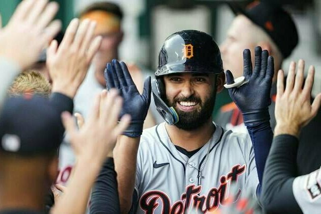 Tigers pound three homers, edge Royals in Lugo's return