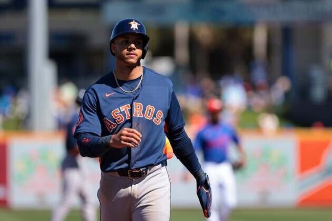 Astros SS Jeremy Pena fractures finger playing for Dominican Republic